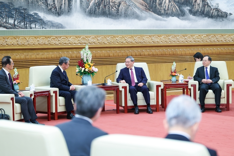 李强会见河野洋平率领的日本国际贸易促进协会访华团XxjpsgC007223_20250603_PEPFN0A001_副本.jpg
